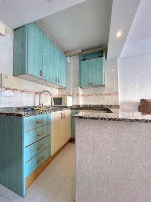 Coffee/tea maker, fridge, microwave, oven - TERRASOL CALIFORNIA 4 (Torre del Mar)