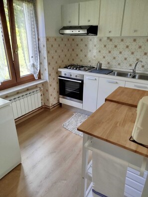 Microwave, oven, coffee/tea maker, paper towels