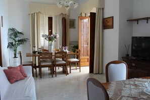 Living area - From Grandfather Aurelius (Campania)