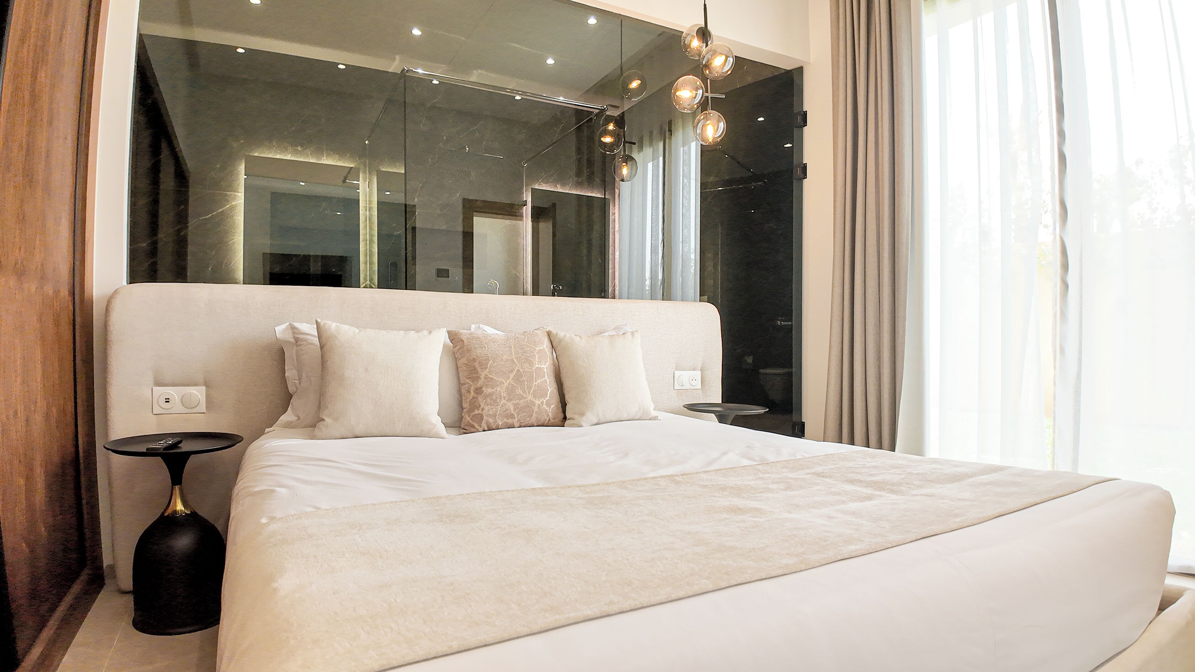 4 室のベッドルーム、アイロン / アイロン台、インターネット、ベッドシーツ