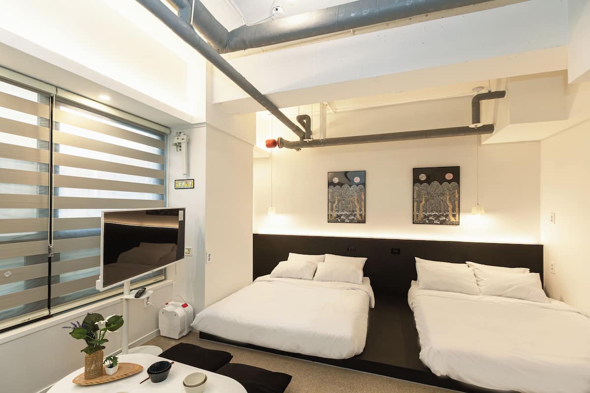 Deluxe Quadruple Room | Soundproofing, WiFi (free)
