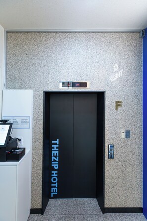 Lobby - THEZIP Hotel (Seoul)