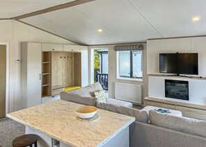 TV - 2 bedroom accommodation in Fowey (Fowey)