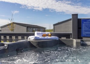 Outdoor spa tub - 3 bedroom accommodation in Fowey (Fowey)