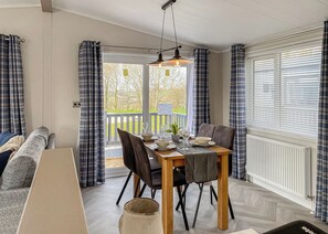 Dining - 2 bedroom accommodation in Fowey (Fowey)