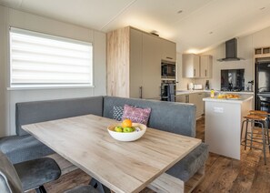 Dining - 3 bedroom accommodation in Fowey (Fowey)