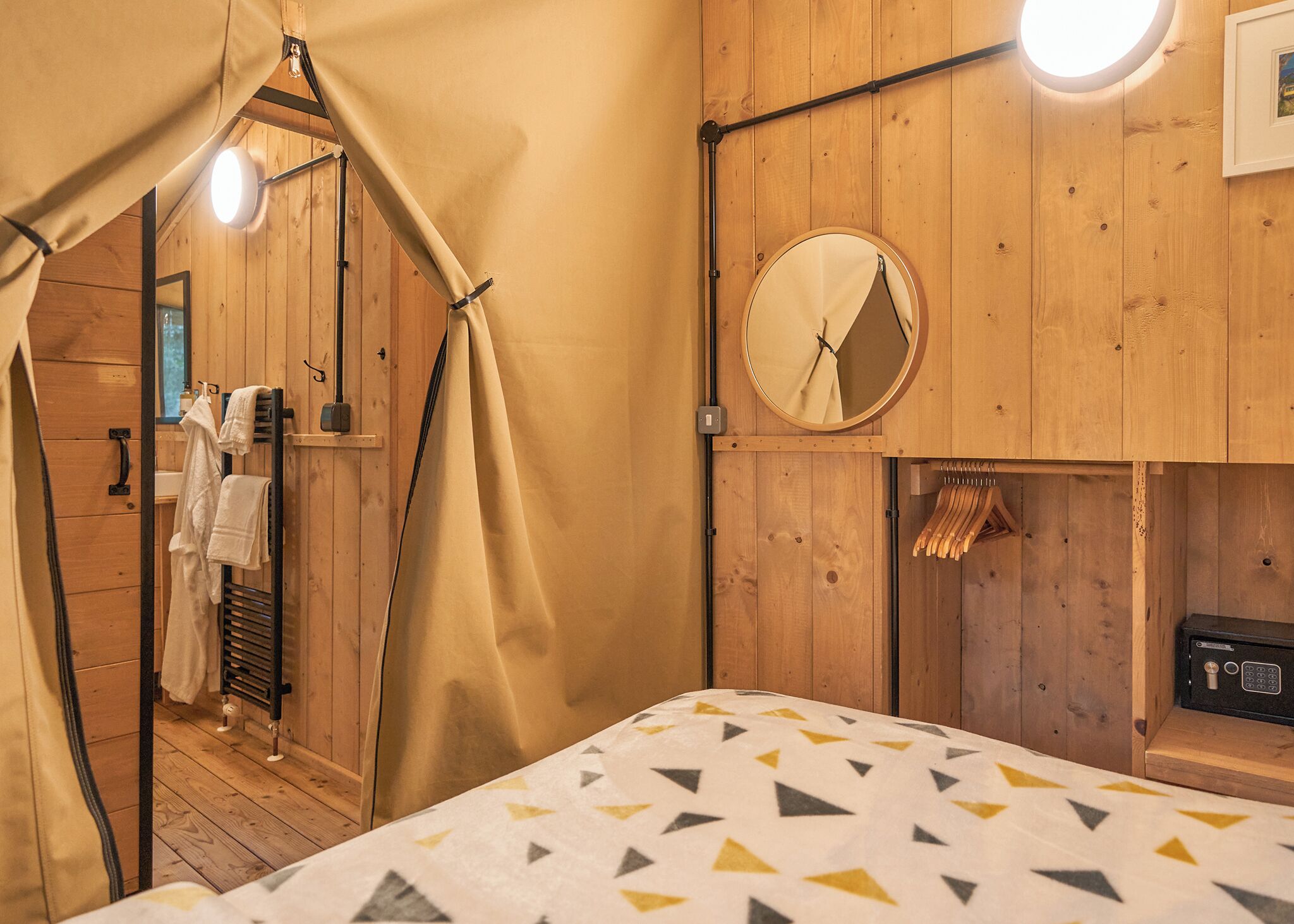 2 bedrooms, WiFi (free)