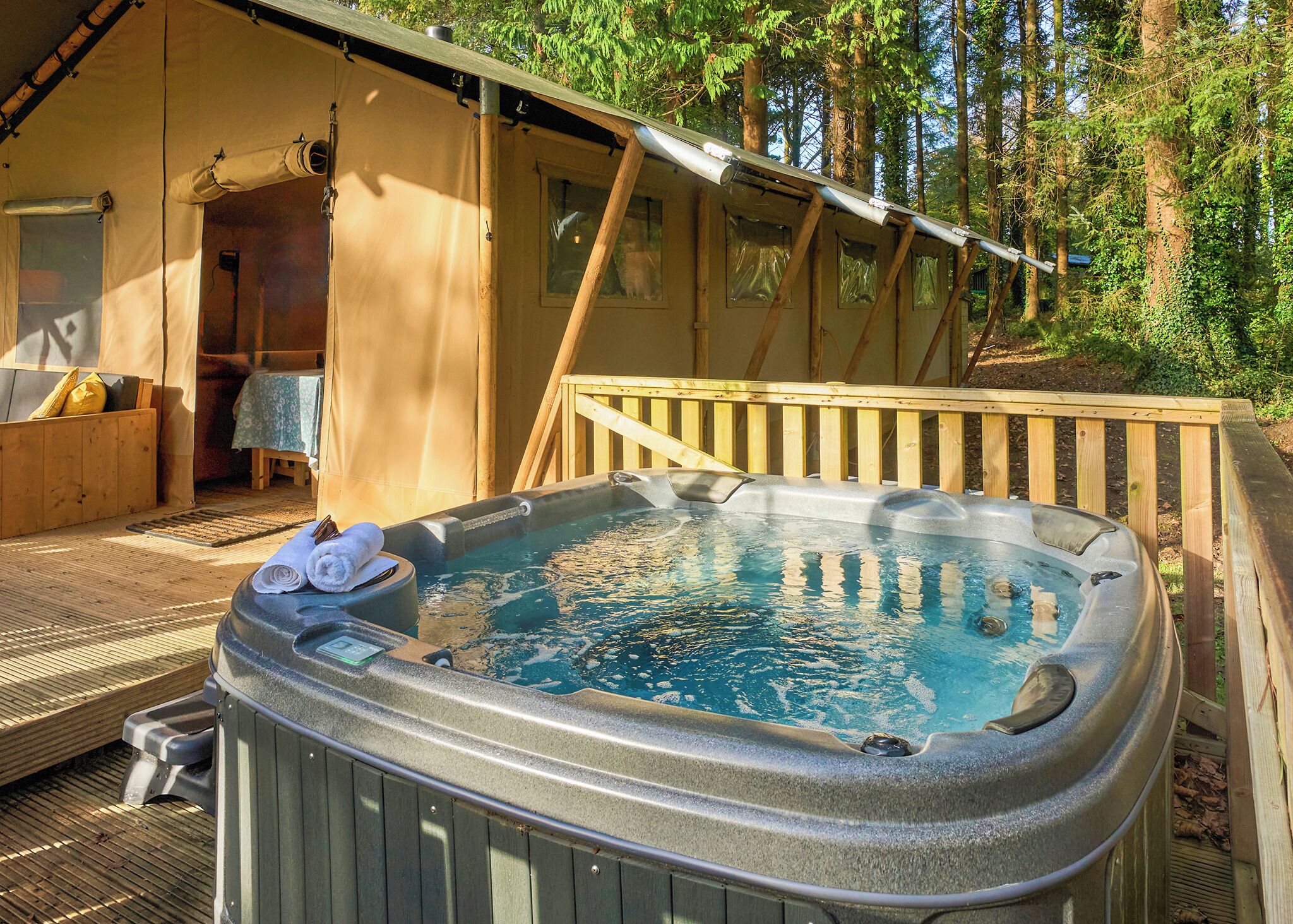 Outdoor spa tub