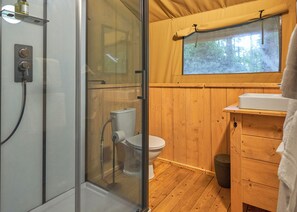 Bathroom - 2 bedroom accommodation in Hayle (Hayle)