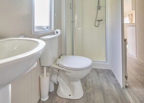 Bathroom - The Standard 3 Bed is a practical sleeps 8 caravan and a firm family favourite. (Hayle)