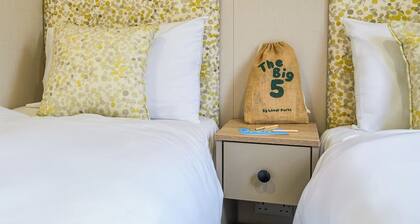 Superior 2 Bedroom sleeps 6 Pet Friendly