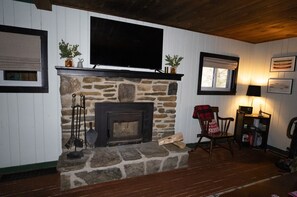 Interior - Cabin Near Stratton and Mt. Snow w/hot tub, sauna (Wardsboro)