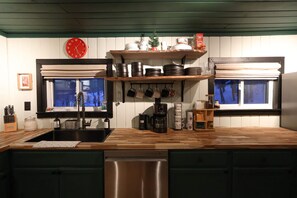 Luokittelematon kuva, 4 kautta 30, painike