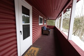Terrace/patio - Cabin Near Stratton and Mt. Snow w/hot tub, sauna (Wardsboro)
