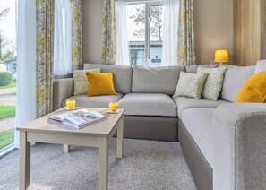 TV - The Superior 3 Bed is a comfortable and spacious sleeps 8 caravan. (Hayle)