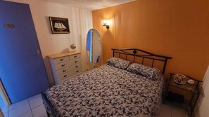 2 bedrooms, iron/ironing board, bed sheets - Jolie Maison de Pêcheur 6 pers (Le Barcarès)