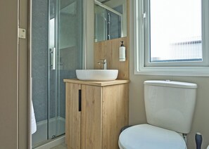 Bathroom - 3 bedroom accommodation in Hayle (Hayle)