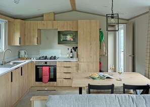 Fridge, oven, stovetop, toaster - 3 bedroom accommodation in Hayle (Hayle)