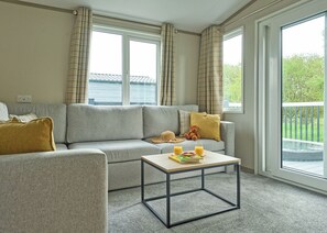 TV - 3 bedroom accommodation in Hayle (Hayle)