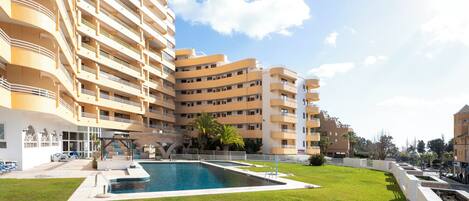 Piscine couverte, piscine extérieure