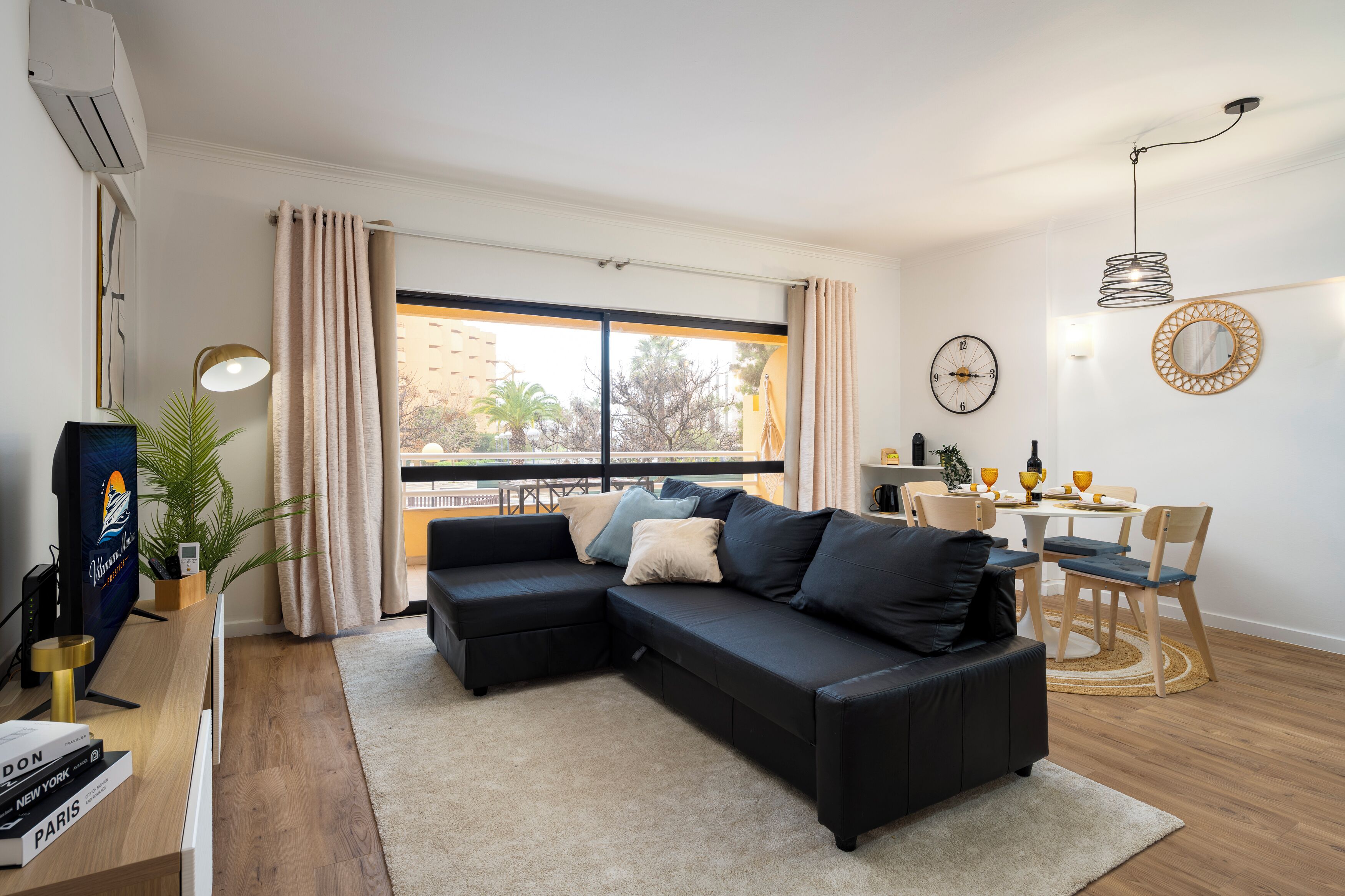 Televisión, libros y estéreo 