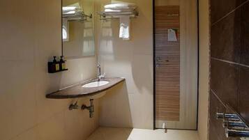 Double or Twin Room | Bathroom