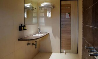 Double or Twin Room | Bathroom | Shower, towels, soap, shampoo