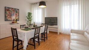 Unclassified image, 5 of 13, button