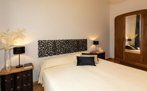 Unclassified image, 2 of 13, button