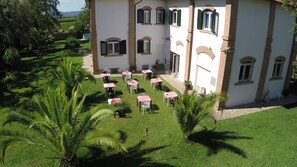 Unclassified image, 4 of 7, button