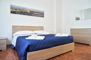 Unclassified image, 5 of 11, button - Pozzuoli apartment, a stone's throw from the metro (Pozzuoli)