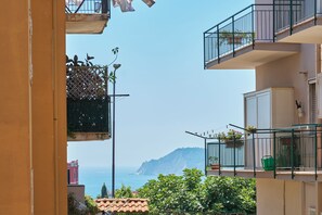 Unclassified image, 2 of 11, button - Pozzuoli apartment, a stone's throw from the metro (Pozzuoli)