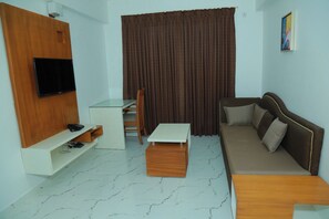 公寓, 1 間臥室, 陽台 | 起居區 | 40-公分 LCD 液晶電視，提供數位頻道