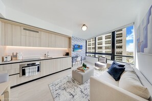 TV - 225 DISTRICT LUXURY APARTMENT DOWNTOWN (MIAMI)
