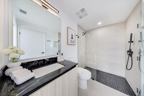 Hair dryer - 225 DISTRICT LUXURY APARTMENT DOWNTOWN (MIAMI)