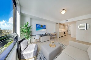 TV - 225 DISTRICT LUXURY APARTMENT DOWNTOWN (MIAMI)
