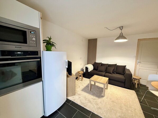 Unclassified image, 1 of 16, button