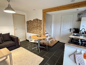 Unclassified image, 3 of 16, button