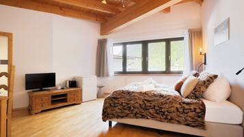 1 bedroom, travel cot, WiFi, bed sheets