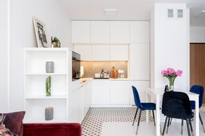Deluxe Apartment, Garden View | Dining - Malila Premium Apartments Tauron Lema 7 (Kraków)