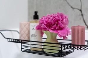 Deluxe Apartment, Garden View | Bathroom amenities - Malila Premium Apartments Tauron Lema 7 (Kraków)