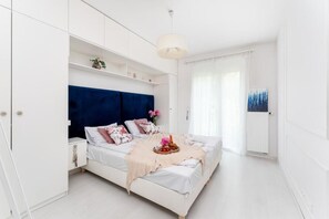 Apartamento Deluxe, vistas al jardín | Cortinas opacas, tabla de planchar con plancha, wifi gratis