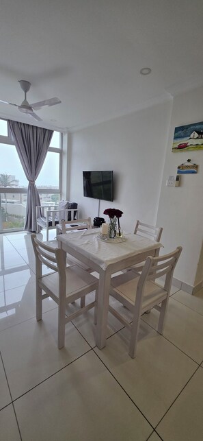 Dining - La Ballito 606 2 sleeper unit with Seaview room (Ballito)