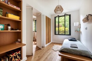 4 bedrooms, iron/ironing board, free WiFi, bed sheets - APARTMENT. GARDEN. NEUILLY- SUR - SEINE. 5 MIN FROM PARIS (Neuilly-sur-Seine)