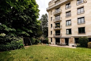 Exterior - APARTMENT. GARDEN. NEUILLY- SUR - SEINE. 5 MIN FROM PARIS (Neuilly-sur-Seine)