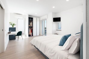 Unclassified image, 2 of 42, button