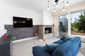 Unclassified image, 5 of 42, button