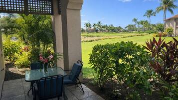 Kondominium, Beberapa Tempat Tidur, beranda, pemandangan lapangan golf (Waikoloa Colony Villas 805) | Teras/patio