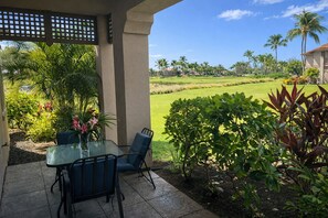 Huoneisto, useita sänkyjä, lanai, näköala golfkentälle (Waikoloa Colony Villas 805) | Terassi/patio