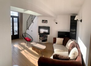 Living area - Comfortable, bright and furnished family duplex - T3 Porte de Versailles. (Paris)